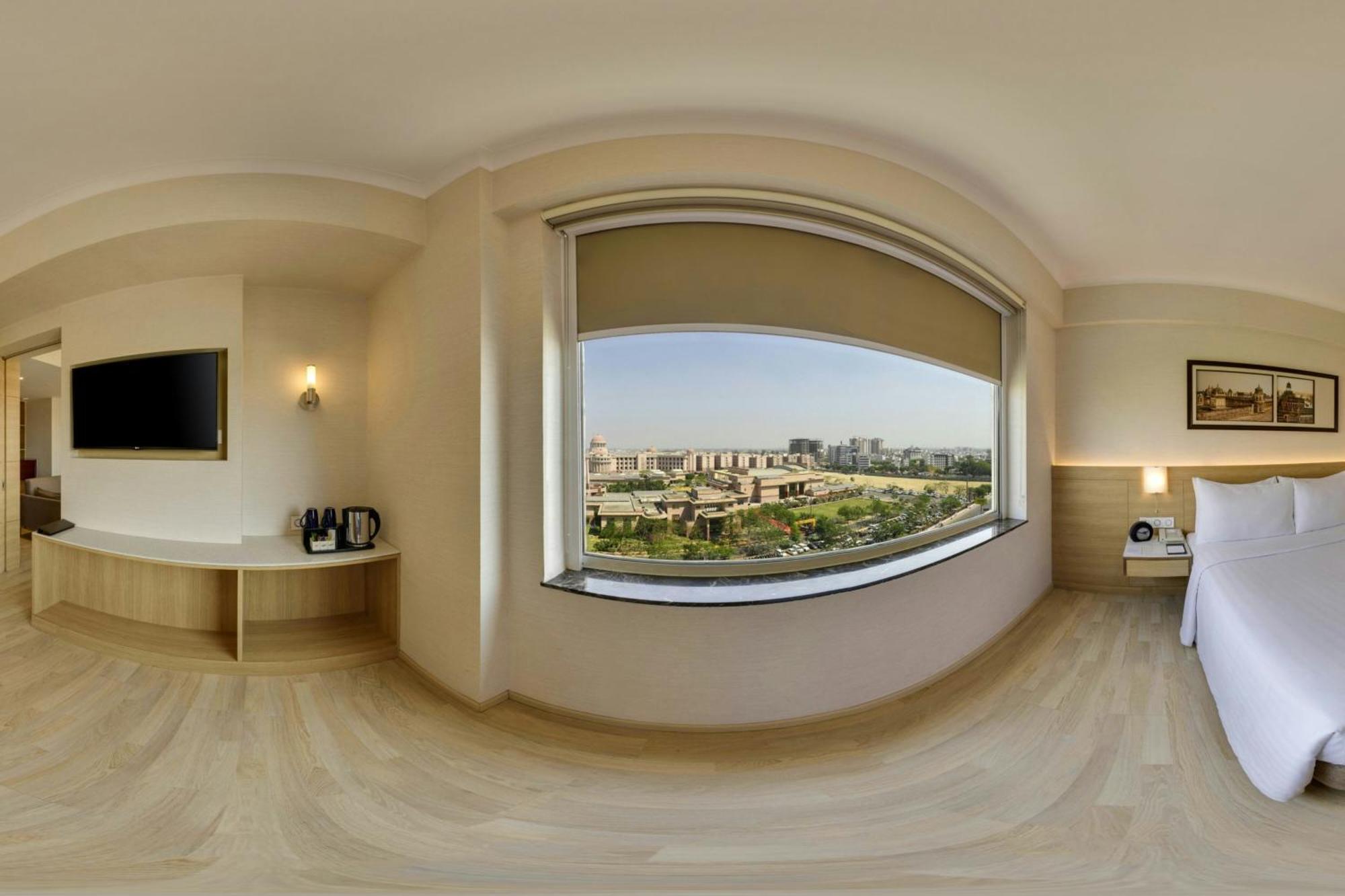 Hotel Fairfield By Marriott Lucknow Exterior foto